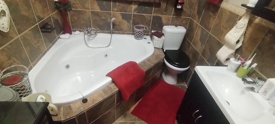 4 Bedroom Property for Sale in Harmony Free State
